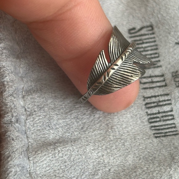 Robert Lee Morris / Elizabeth & James Feather band Ring 6.75